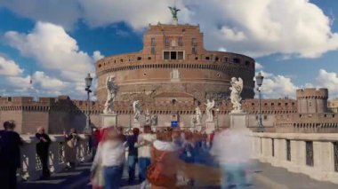 İtalya 'daki Hadrian Castel Sant Angelo ya da mozolesi. Roma, İtalya 'nın turistik merkezi, 29.04.2025. Zaman Uygulaması.