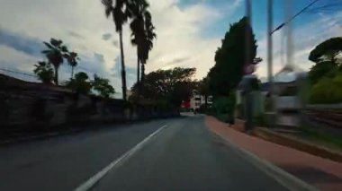 Fransa 'nın güzel caddelerinde ve yerlerinde çok hızlı araba sürüyorum..