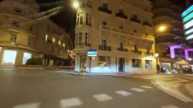 Fransa 'nın güzel sokaklarında çok hızlı bir araba sürüyorum..