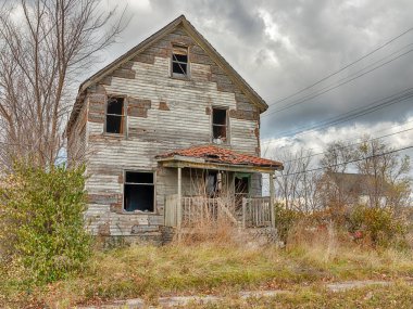 An old home has been abandoned and left to rot in the elements.