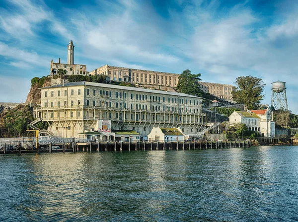 Landningsplatsen För Alcatraz Island Ligger Vattnet San Francisco Bay — Stockfoto