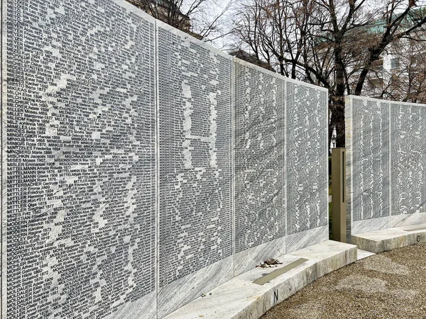 Мемориал Холокоста Вене Новый Памятник Заполняющий Городской Квартал Чередой Мраморных — стоковое фото