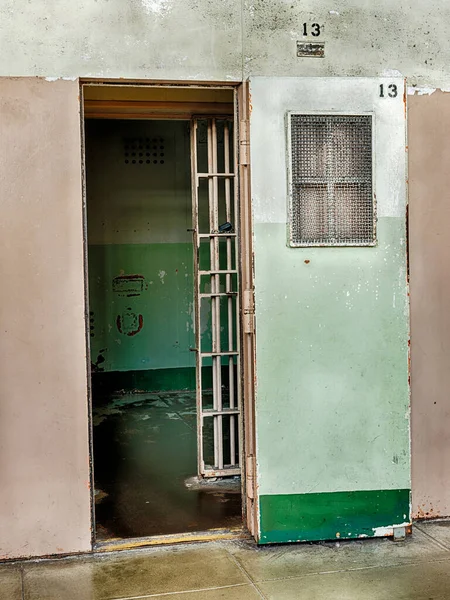 Тринадцатая Камера Одной Тюремных Камер Предназначенных Одиночного Заключения Алькатрасе — стоковое фото