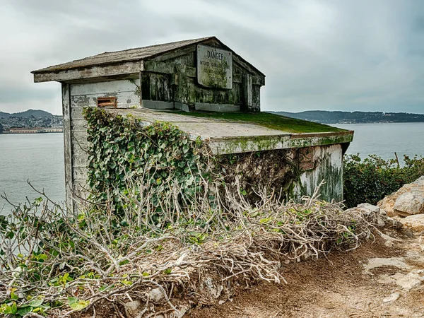 Edifício Velho Borda Ilha Alcatraz Alojou Foghorn Para Avisar Barcos — Fotografia de Stock