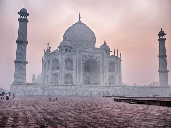 Úsvitu Prázdné Náměstí Vede Kopuli Taj Mahal Agře Zahalen Smog — Stock fotografie
