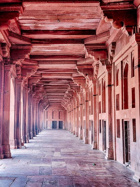 Een Lange Corridor Van Rode Zandsteen Gelegen Moskee Van Fatehpur — Stockfoto