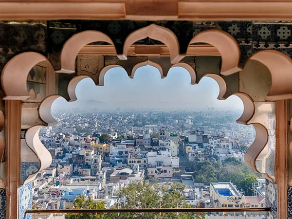 Вид Удайпур Через Традиційний Стиль Вікна Мугала Міському Палаці — стокове фото