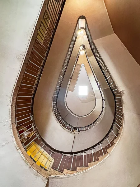 Lépcsőház Ismétlődő Mintával Tekeredik Lépcsőház Köré Ahogy Jodhpurban Lévő Mehrangarh — Stock Fotó