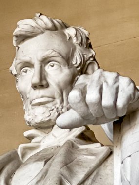 Lincoln Anıtı 'nda sıkıca tutulan bir el, Washington DC' deki alışveriş merkezine sakince bakan yüzü bile çözünürlüğünü gösteriyor..