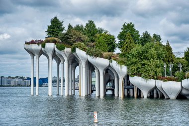 Little Island, New York 'ta Hudson Nehri' nde insan yapımı yeni bir park..