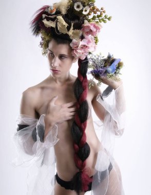 Moda ve güzellik modeli stüdyo ortamında