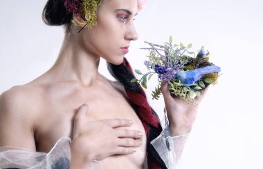 Moda ve güzellik modeli stüdyo ortamında