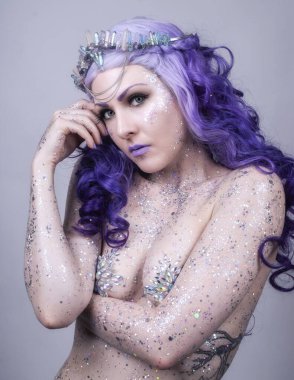 yaratıcı makyaj ile kadın portresi