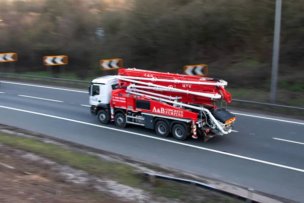 Watford Reino Unido Abril 2023 Camión Bomba Hormigón Movimiento Autopista —  Fotos de Stock