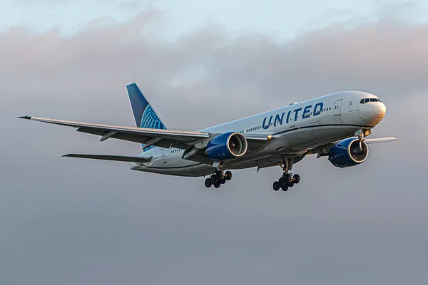 London Травня 2023 Boeing 777 United Airlines Наближається Аеропорту Лондон — стокове фото