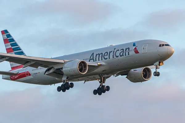 London May 2023 Boeing 777 American Airlines Наближається Рано Вранці — стокове фото