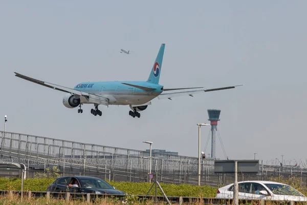 Лондон Великобритания Июня 2023 Года Boeing 777 Korean Air Приземлился — стоковое фото