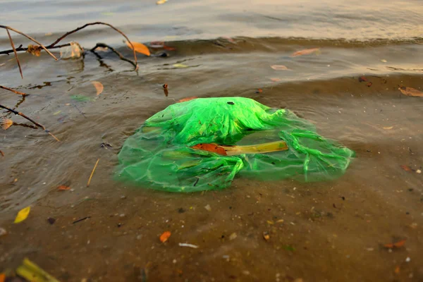 海洋中的塑料污染 环境概念 — 图库照片