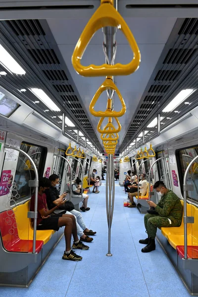 Сингапур Декабря 2022 Года Пассажир Маске Сидеть Социальное Дистанционное Кресло — стоковое фото
