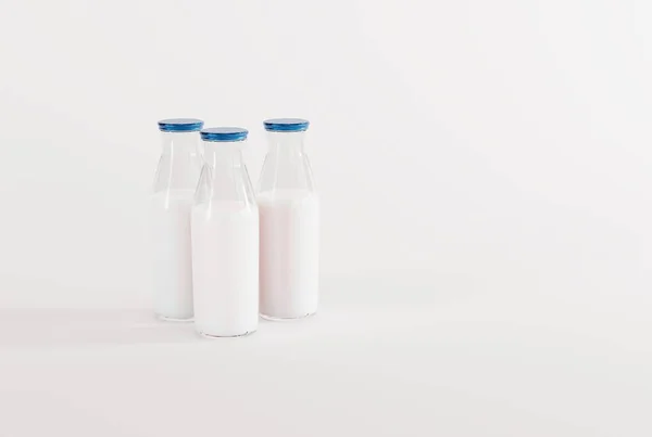 Ρετρό Φιάλες Γάλα Ελαφρύ Φόντο Έννοια Του Πόσιμου Γάλακτος Της — Φωτογραφία Αρχείου