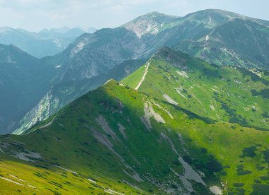 Tatra Dağları manzarası çok güzel. Yukarıdan dağların manzarası. Yüksek dağ manzarası.