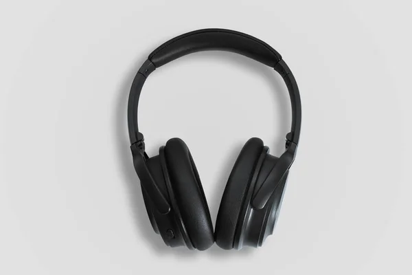 Bilgisayar Kulaklıkları Beyaz Arka Planda Siyah Kulaklıklar Müzik Dinleme Ses — Stok fotoğraf