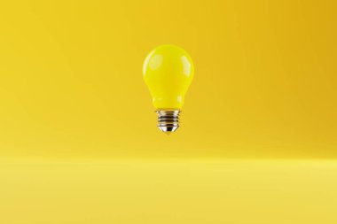 Sarı arka planda sarı ampul. Fikirlerin oluşumu, yaratıcılık, problem çözme kavramı. Fikir ve yaratıcılık. 3d hazırlayıcı