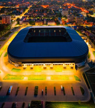 Tychy 'deki City Stadyumu, 15 Mayıs 2022. İHA' dan GKS Tychy gece çekimi. Geceleri gökyüzü manzaralı stadyum. Futbol ve stadyum konsepti.