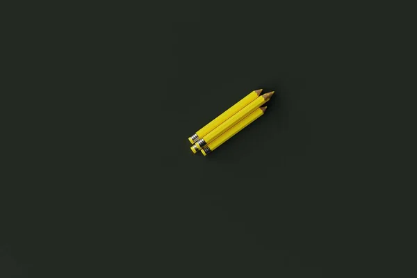 Três Lápis Amarelos Num Fundo Verde Conceito Escola Volta Escola — Fotografia de Stock