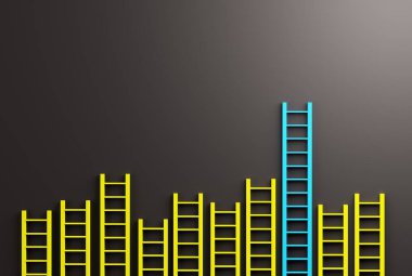 Merdivenler duvara dayanıyor ve farklı renkte bir merdiven daha yükseğe uzanıyor. İş konsepti, lider. Liderlik ve hedeflere ulaşmak diğerlerinden önce gelir. 3B görüntüleme, 3B illüstrasyon.