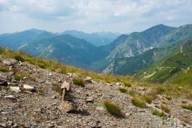 Tatra Dağları manzarası çok güzel. Yukarıdan dağların manzarası. Yüksek dağ manzarası.