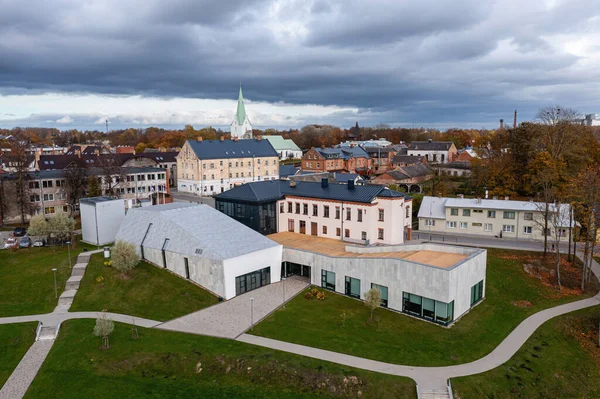 Вид Сверху Город Добеле Новой Музыкальной Школой Переднем Плане Латвия — стоковое фото
