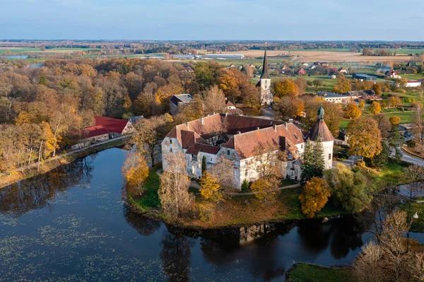 Zamek Jaunpils Został Zbudowany 1301 Jako Twierdza Zakonu Liwonii Łotwa — Zdjęcie stockowe