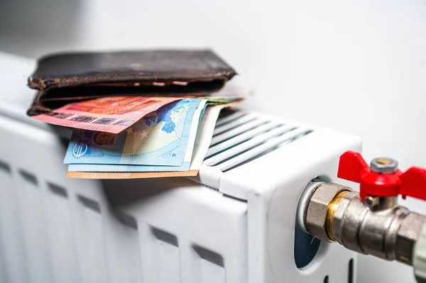 Wallet Euro Banknotes Central Heating Radiator Concept Expensive Heating Costs — Φωτογραφία Αρχείου