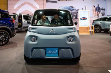 Riga, Letonya, 29 Nisan 2022: Citroen Ami elektrik küçük araba eğlence küpü bir motor fuarında, 2022 model