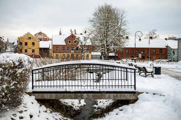 Вид Городские Здания Кандавы Парк Мостами Снежный Зимний День Латвия — стоковое фото