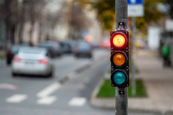 Blurred View City Traffic Traffic Lights Foreground Semaphore Red Light — Stock Photo, Image