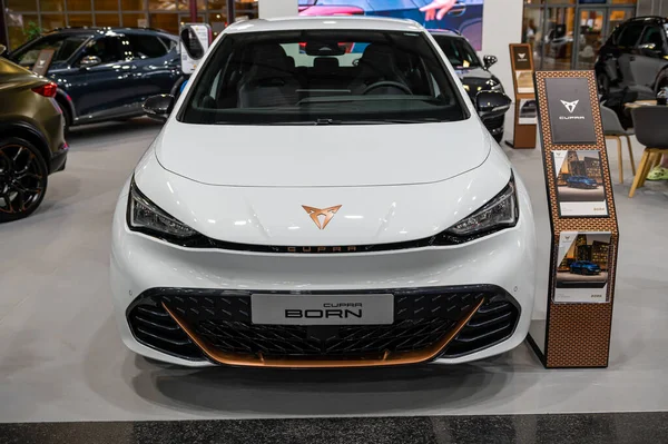 Riga, Letonya, 28 Nisan 2023: Cupra doğumlu elektrikli araba galası, 2023 model.