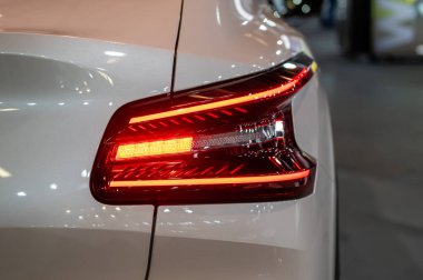 Riga, Letonya, 28 Nisan 2023: LED arka ışıklar ve araba tasarımı Nev Citroen C4 X, model 2023