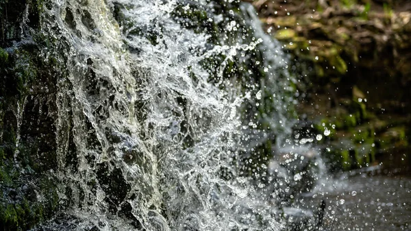 Close Queda Salpicos Água Cachoeira Ivande Letónia — Fotografia de Stock