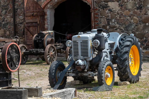 Pakruojis Litauen Juli 2023 Utställning Historiska Jordbruksmaskiner Herrgårdens Territorium — Stockfoto