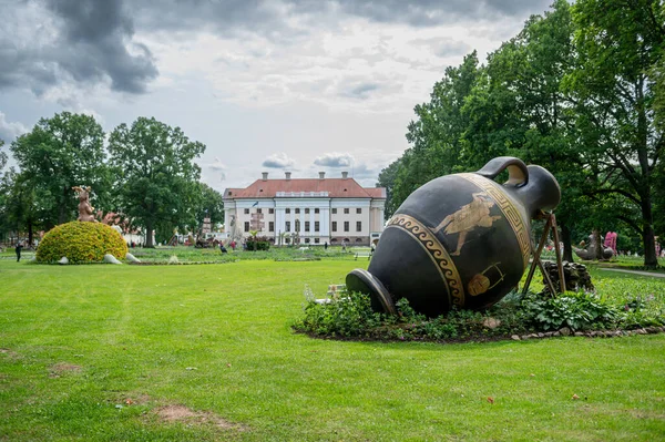 Pakruojis Litauen Juli 2023 Blomsterfestival Pakruojis Herrgård Skulpturer Och Blomsteranläggningar — Stockfoto