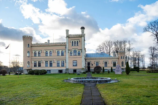 加塞内庄园 Garsene Manor 是一座新哥特式庄园 位于拉脱维亚拉特盖尔的历史区域 — 图库照片