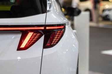 Riga, Letonya, 19 Nisan 2024: LED arka ışıklar ve araba tasarımı Nev Hyundai Tucson, model 2024