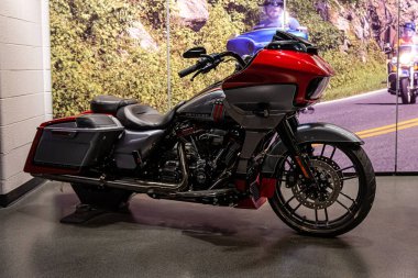 Pittsburgh, ABD - Haziran 06, 2019: Pittsburgh 'da çekici bir tasarımla özel bir motosiklet mağazasında sergileniyor.