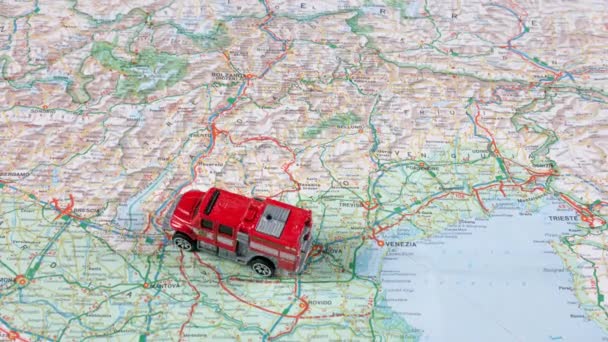 Stop Motion Italský Papír Cestování Geografická Mapa Rotující Auto Nápis — Stock video
