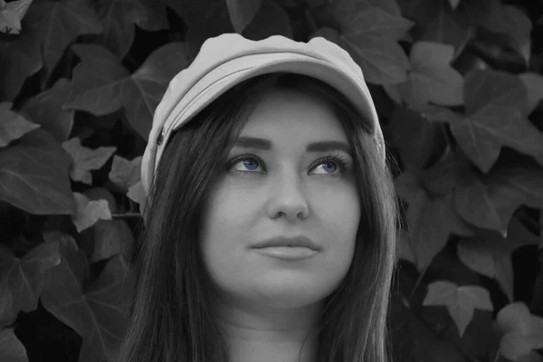 Portretul Unei Femei Tinere Frumoase Într Pălărie Rochie Neagră — Fotografie, imagine de stoc