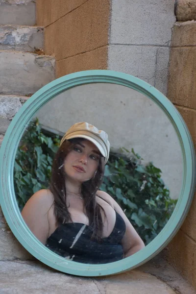 Fata Uită Oglindă Reflecția Oglindă — Fotografie, imagine de stoc