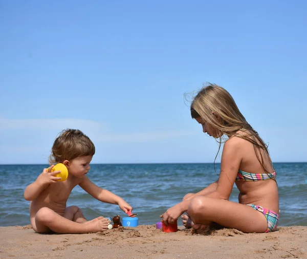 Niños Jugando Playa — Foto de Stock