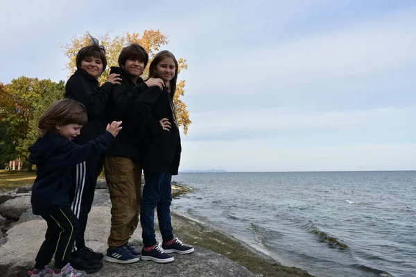 Familie Fericită Trei Plajă Toamnă Imagine de stoc